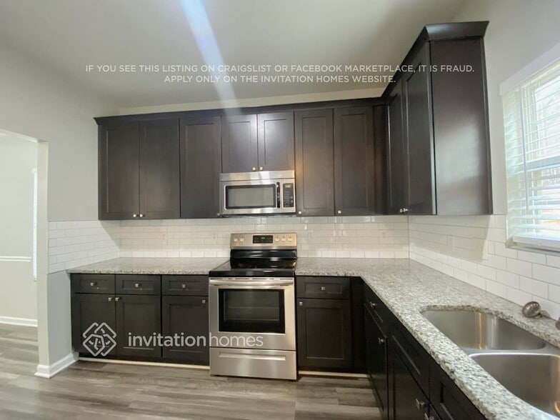 Building Photo - 725 Glade Aster Dr