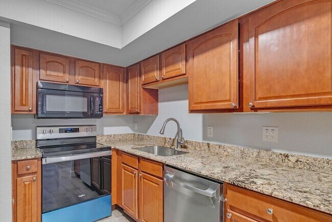 Building Photo - Updated and Spacious 2Bdm 2Ba Home in Prime North Phoenix Location!