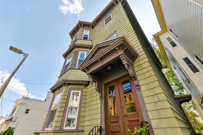 Building Photo - 14 Armstrong St