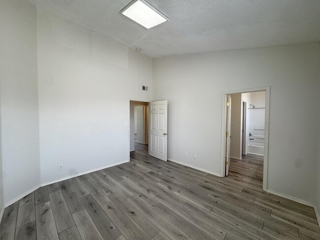 Building Photo - 1105 Meadowlark Way SE