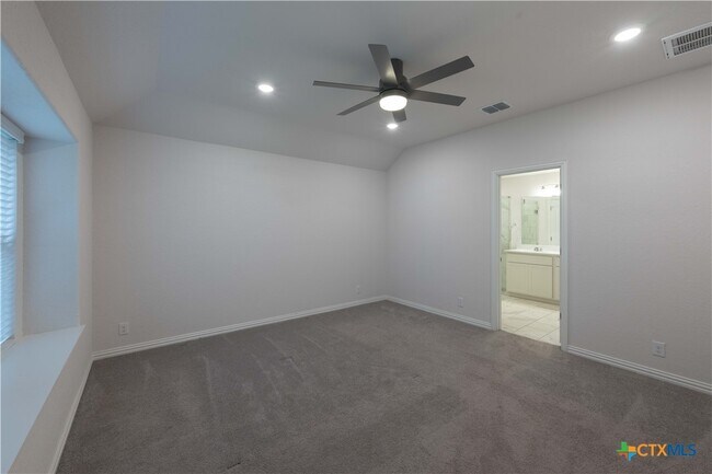 Building Photo - 2089 Egret Ave