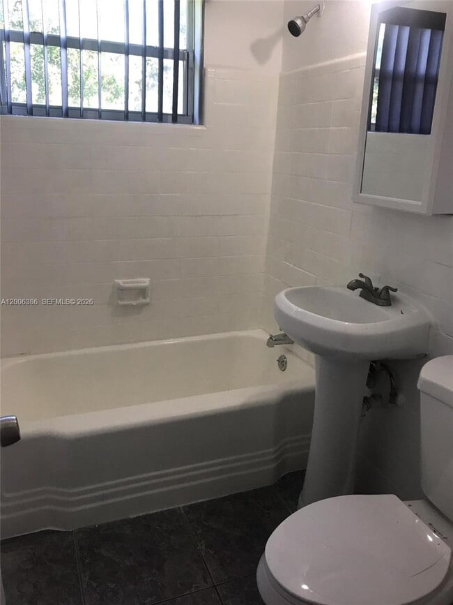 Building Photo - 2826 Monroe St