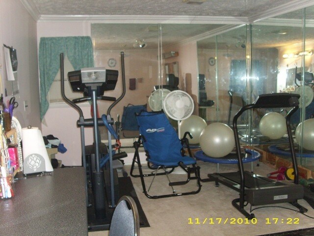 Building Photo - 3321 Oak Hill Dr