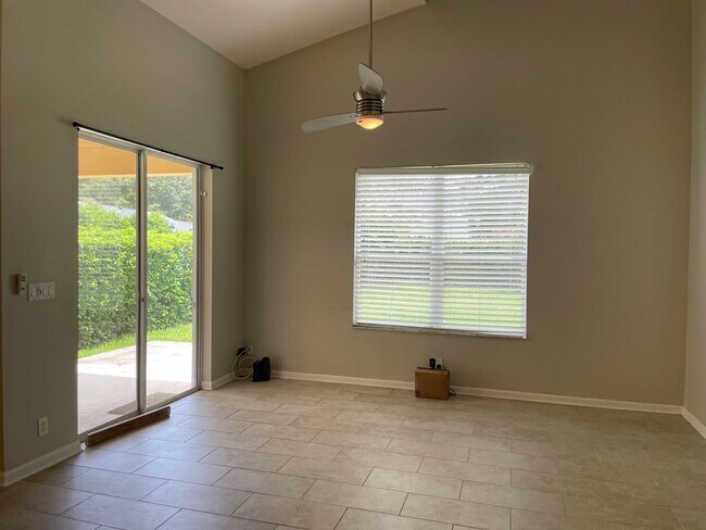 Building Photo - Beautiful Spacious Home in Deland