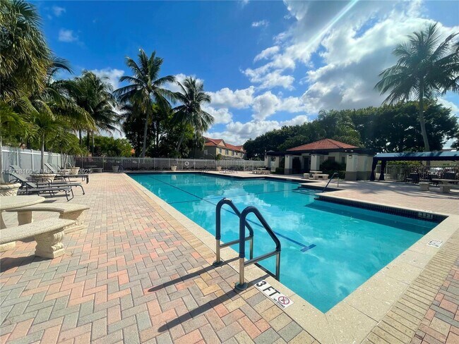 Building Photo - 855 San Remo Dr