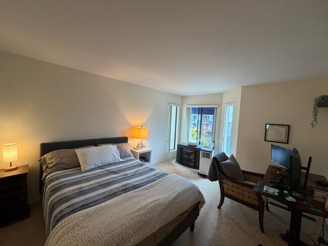 Building Photo - Light-Filled 1 Bed / 1 Bath Condo in UTC, San Diego – Skylights & Balcony