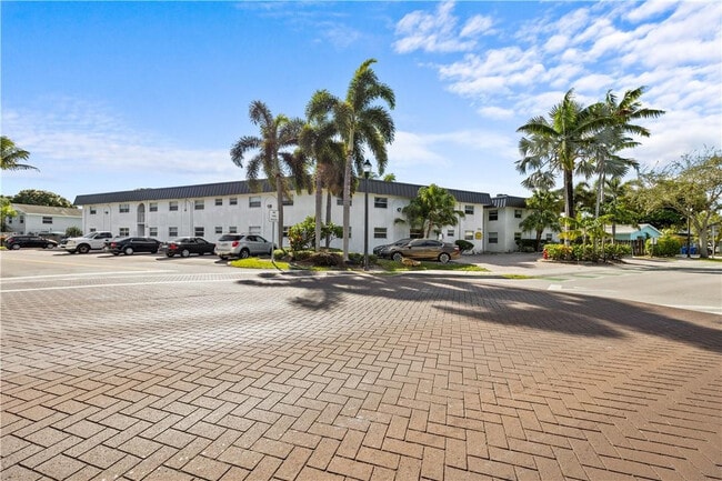 Building Photo - 1470 N Dixie Hwy