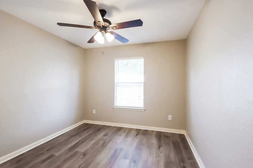 Building Photo - 29129 Legends Wick Dr