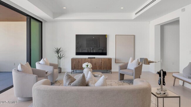 Building Photo - 6587 N Palmeraie Blvd