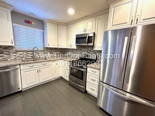 Building Photo - This property offers a NO DEPOSIT option available for qualified renters!