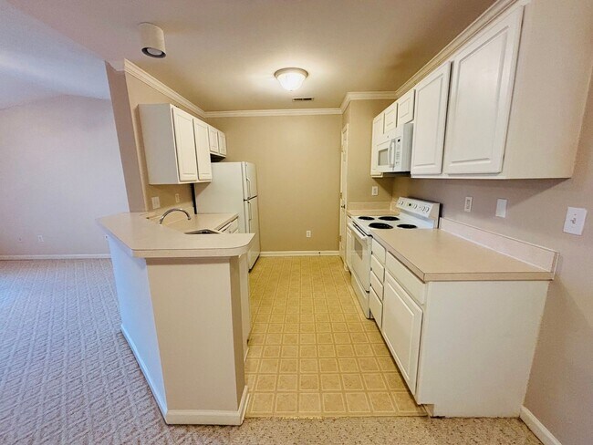 Building Photo - 215 S Knollwood Dr