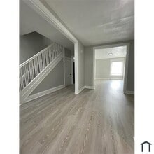 Building Photo - 3 Bedroom Completely rehabbed