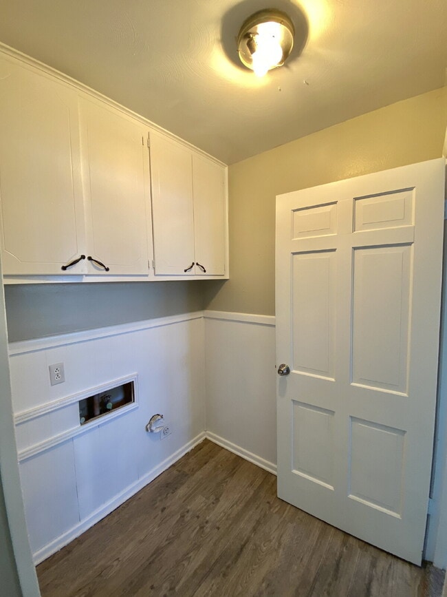 Building Photo - Spacious 4-Bedroom, 3-Bath Home in Central...