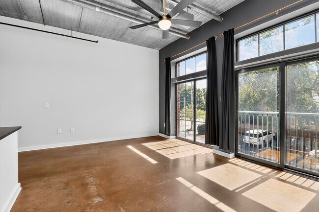 Building Photo - 626 N Graham St