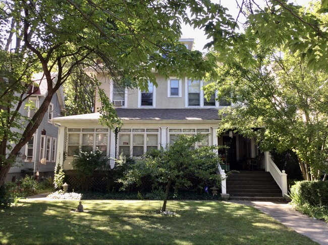 Building Photo - 1310 Hinman Ave