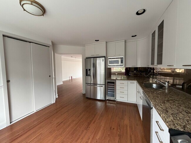 Building Photo - 119 Panorama Dr