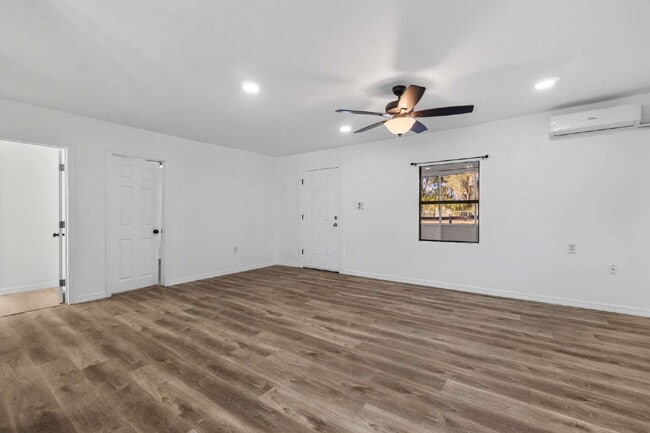 Building Photo - Spacious and Affordable 2BR, 1BA Available now in SE!