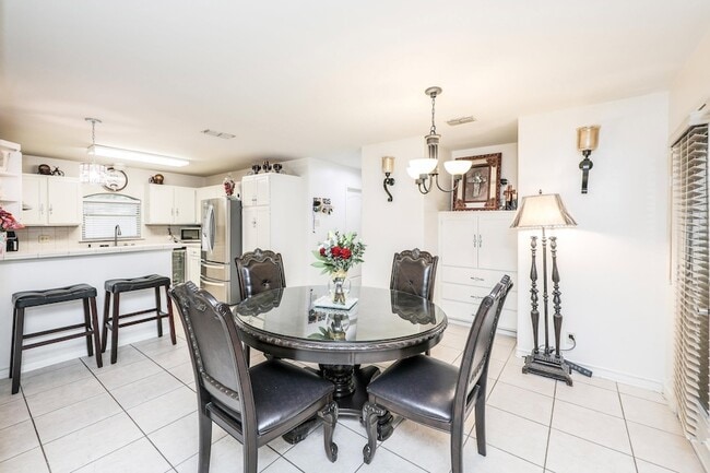 Building Photo - 2040 Cochiti Dr