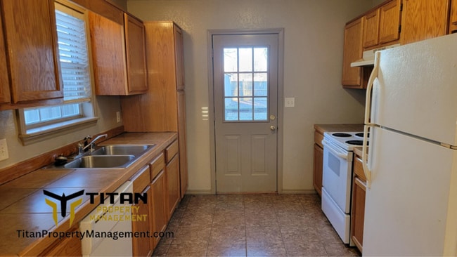 Building Photo - 3 bed/ 2 bath home by Benton River Center