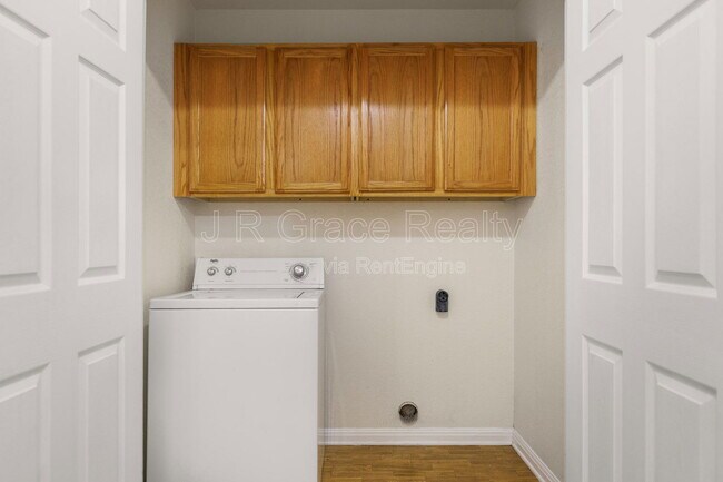 Building Photo - 109 Apple Ln