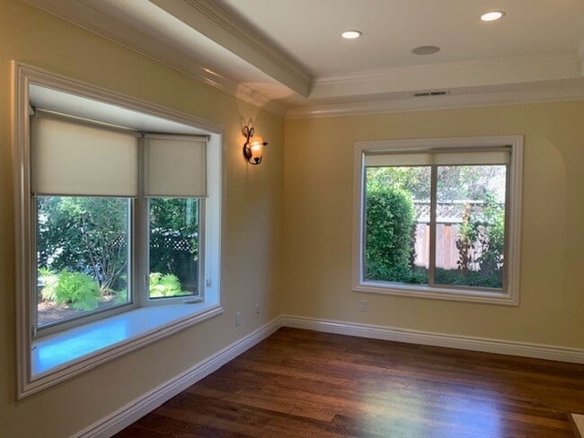 Building Photo - Beautiful Home Downtown Menlo Park