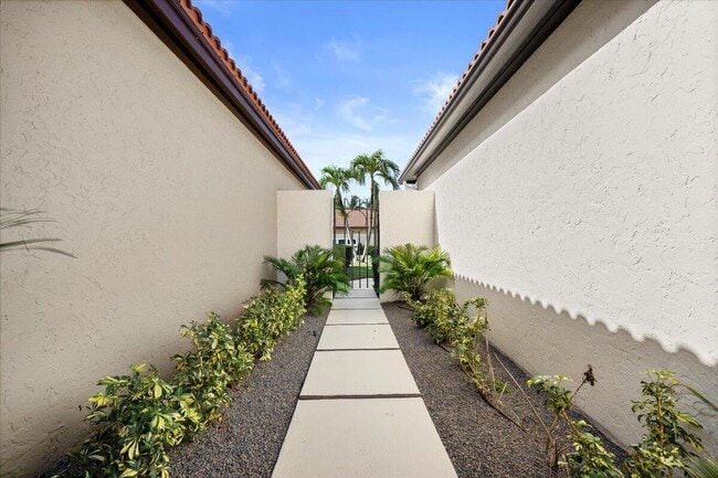 Building Photo - 4 Ironwood Way N