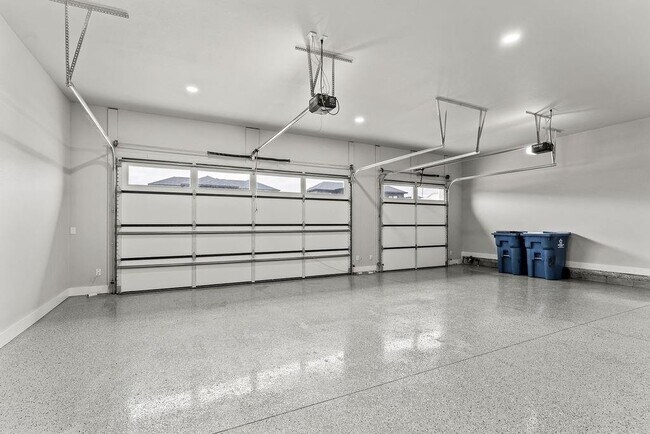 Building Photo - 3505 SW Radiance Ave