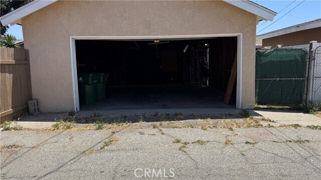 Building Photo - 10523 Hayvenhurst Ave