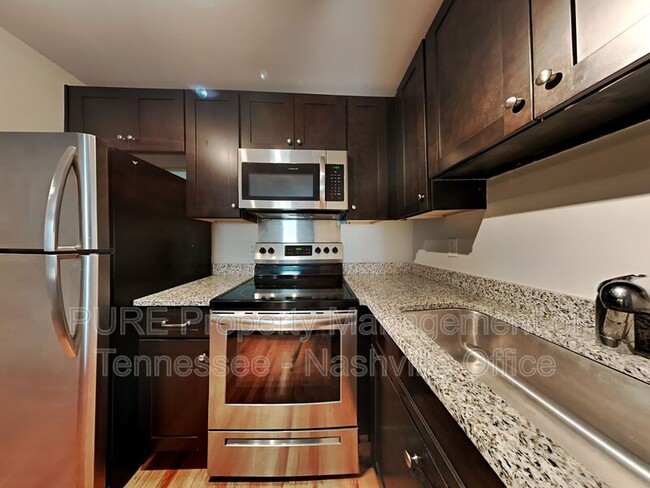 Primary Photo - 517 Veritas St