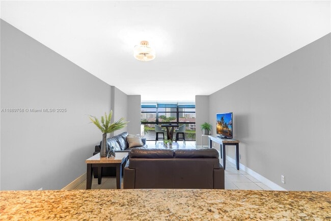 Building Photo - 200 Leslie Dr