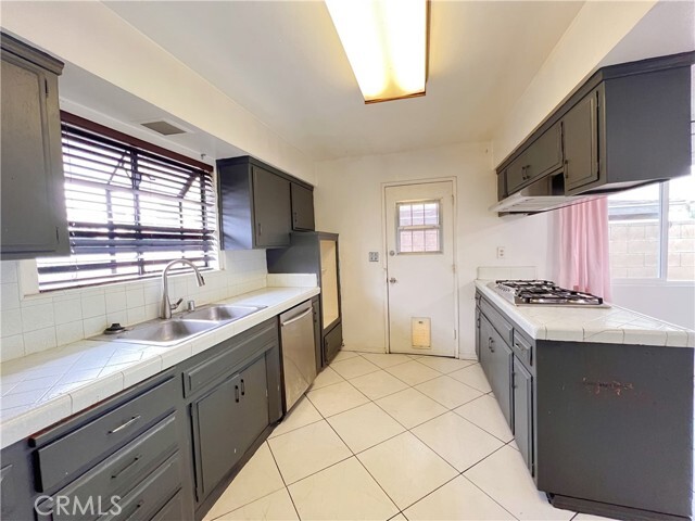 Building Photo - 9228 Oleander Ave