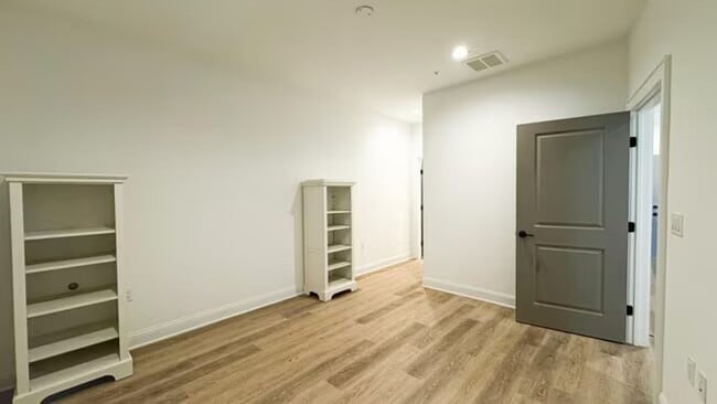 Building Photo - Gorgeous Townhome For Rent in the heart of...