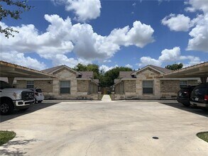 Building Photo - 14 West Dr
