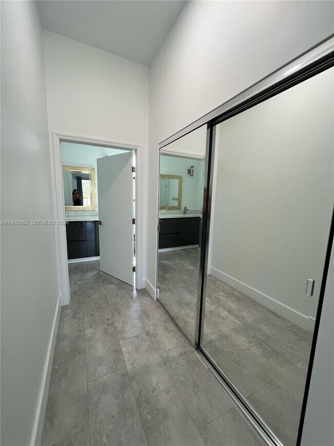 Building Photo - 2342 McKinley St