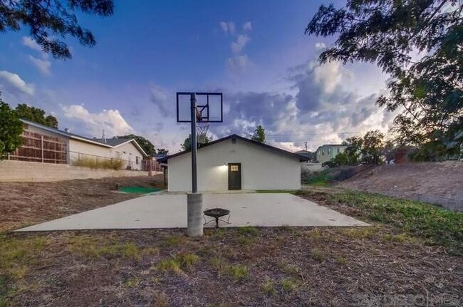 Building Photo - 6964 Mt Vernon St