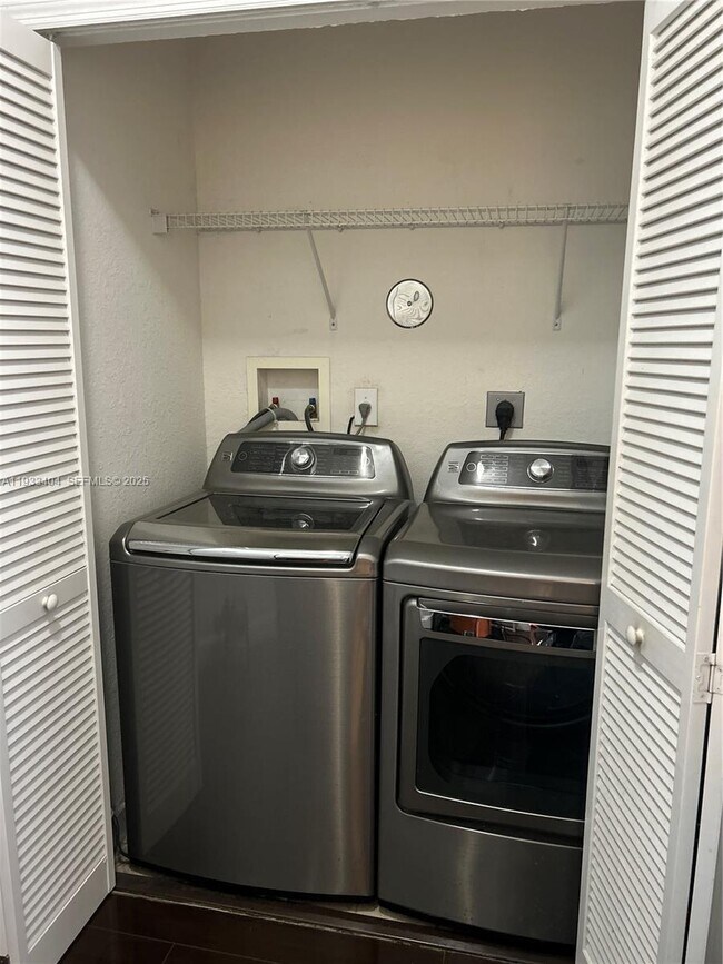 Building Photo - 10721 NW 81st Ln