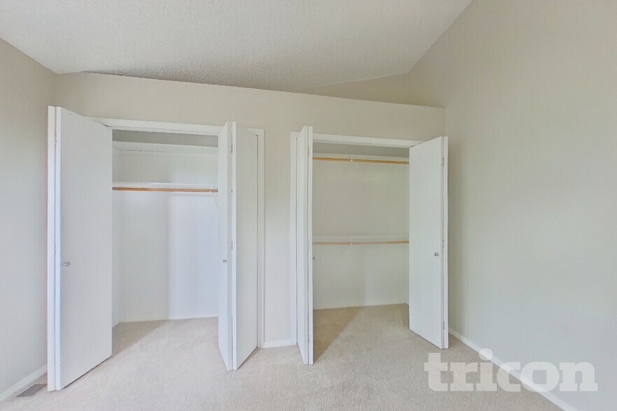 Building Photo - 6455 Montarbor Dr