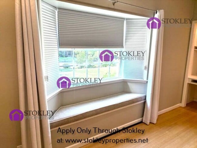 Building Photo - 231 Ivy Dr