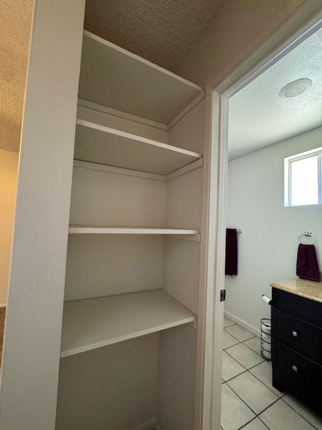 Building Photo - 4BR plus Bonus Room, 4 BA incls  Fully Furnished Casita, Garage, Colorado River!!