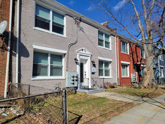 Primary Photo - Charming 2 BR/1 BA Condo in Brentwood!