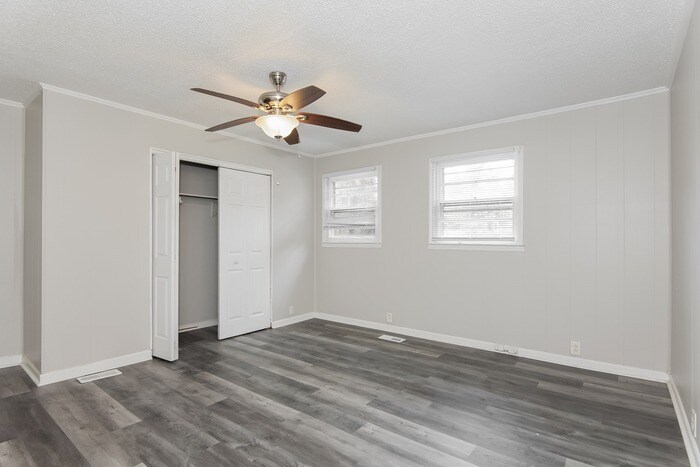 Building Photo - 906 N Broad St