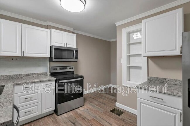 Building Photo - 618 Lilley Ave