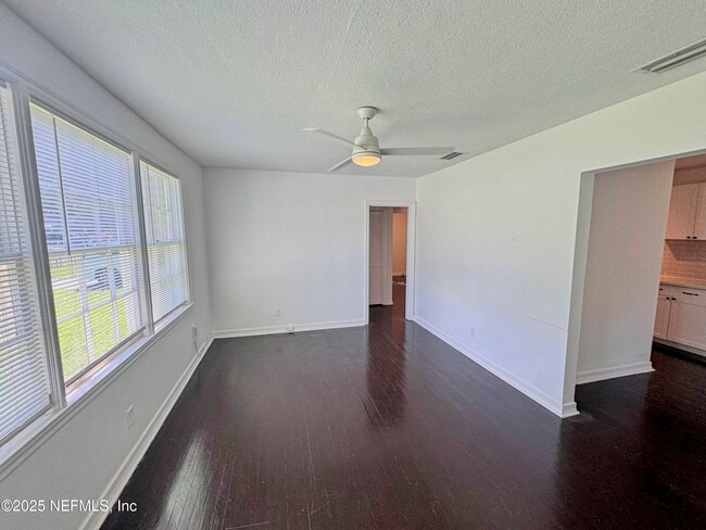 Building Photo - 1276 Menna St