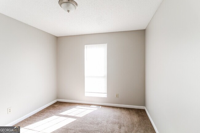 Building Photo - 4809 Shallow Farm Dr NE