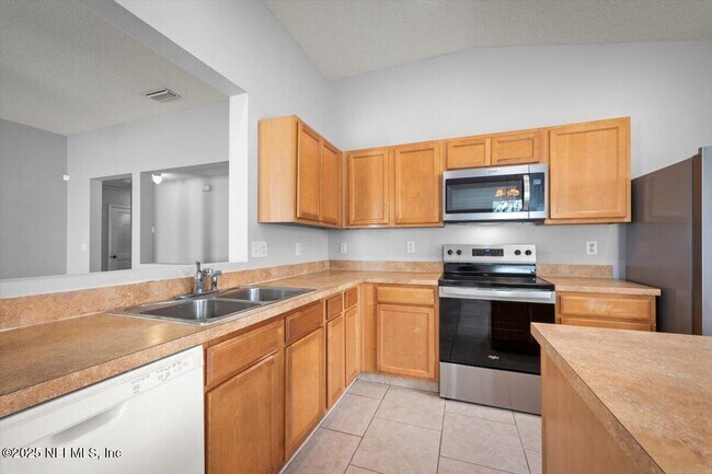 Building Photo - 705 Rembrandt Ave