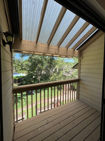 Upstairs Balcony - 3801 Menchaca Rd