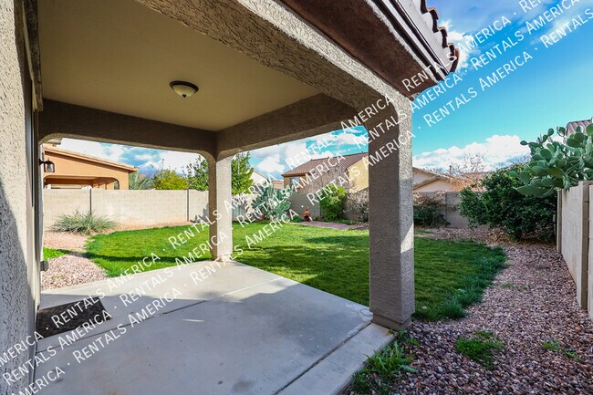 Building Photo - 4337 W Powell Dr