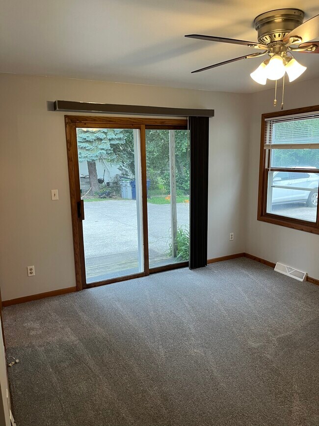 Master bedroom - 7734 W Stevenson St