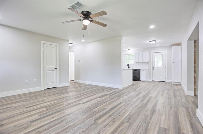 Building Photo - 704 Natchez River Cir