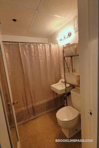 Building Photo - 1077 Beacon St